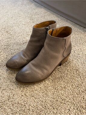Frye Women's grey Leather Zip Ankle Booties
